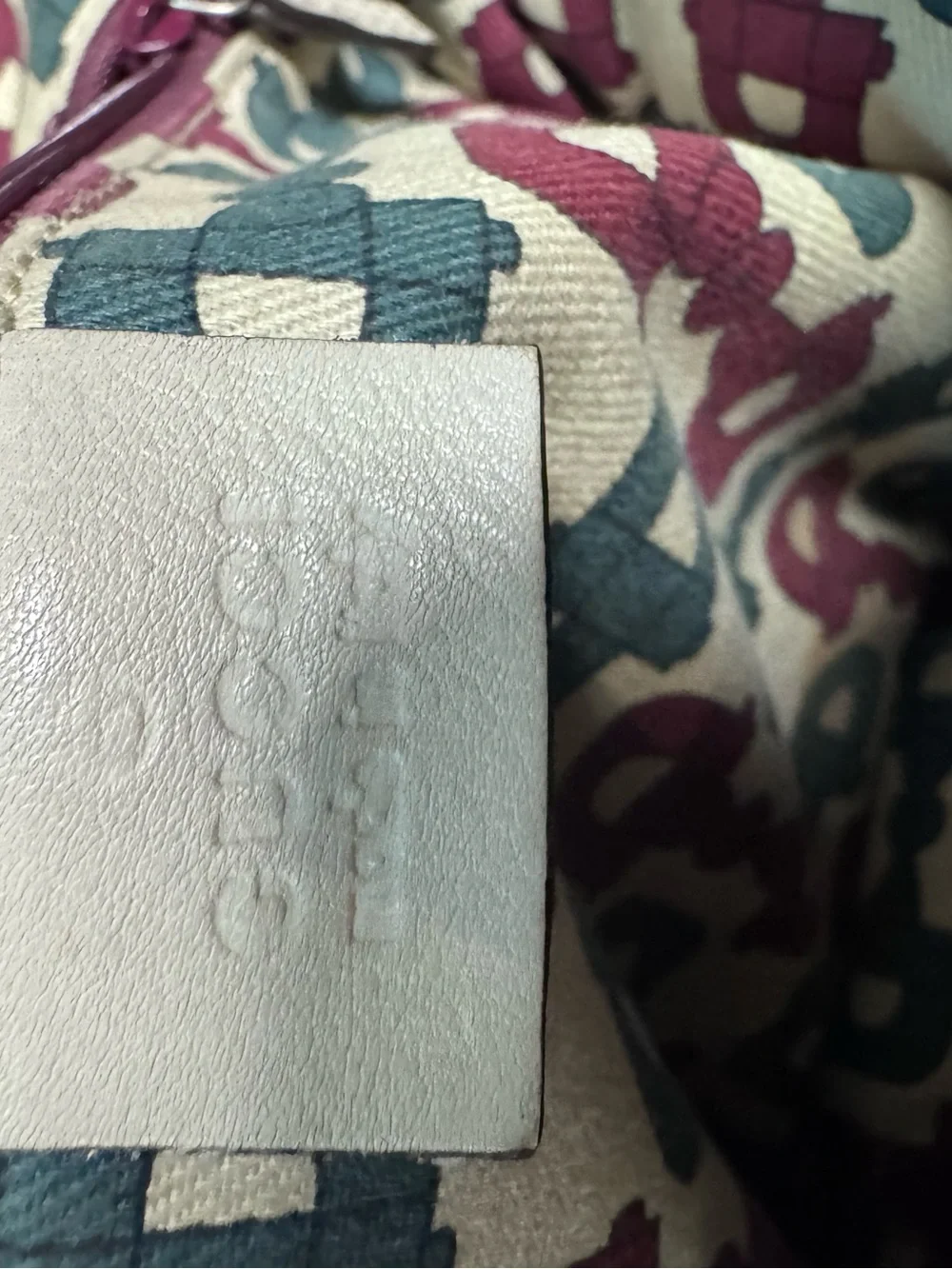 N/A worn gucci